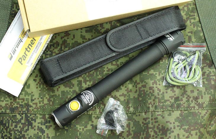  Armytek Partner C4 Pro XHP35  
