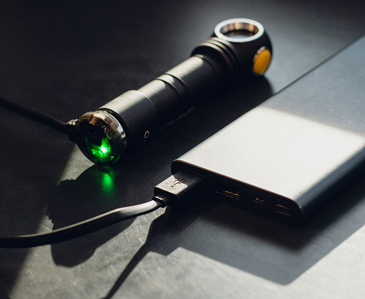 Кабель зарядки для фонарей Armytek Magnet USB
