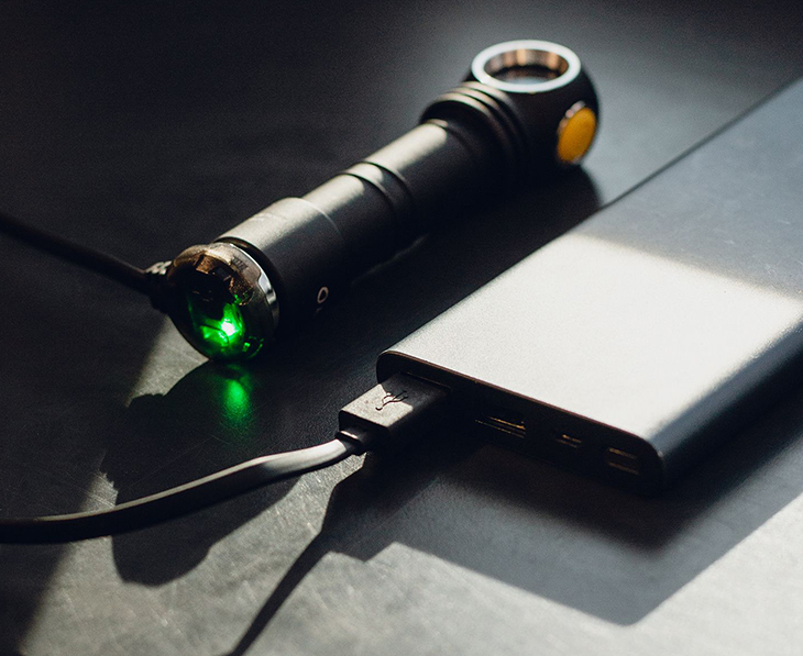     Armytek Magnet USB