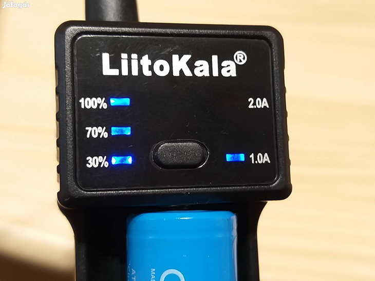    LiitoKala Lii-100  1  Li-ion/LiFePO4/Ni-MH, USB,  POWERBANK