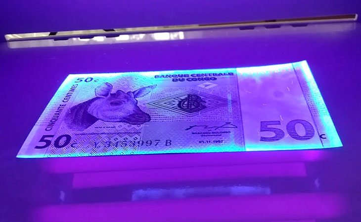 Проверка банкнот ультрафиолетом