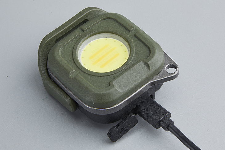 Аккумуляторный прожектор Sunree С500, 500 лм