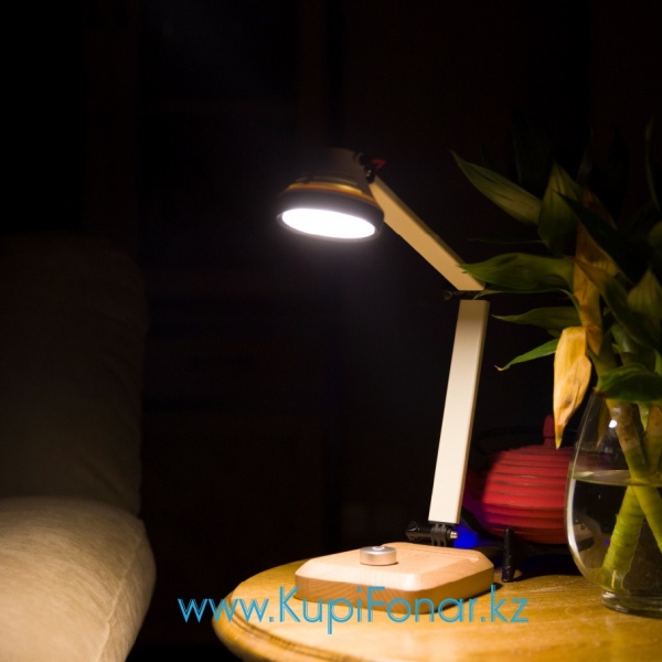 Настольная лампа Sunree T6 420 лм, Li-pol 5200mAh, 220В, USB