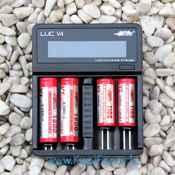 Универсальное интеллектуальное зарядное устройство Efest LUC V4 на 4 аккумулятора